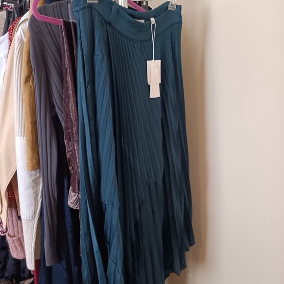 NWT Vince Women's Teal Pleated Asymmetrical Midi Skirt Size 6 - Picture 6 of 15